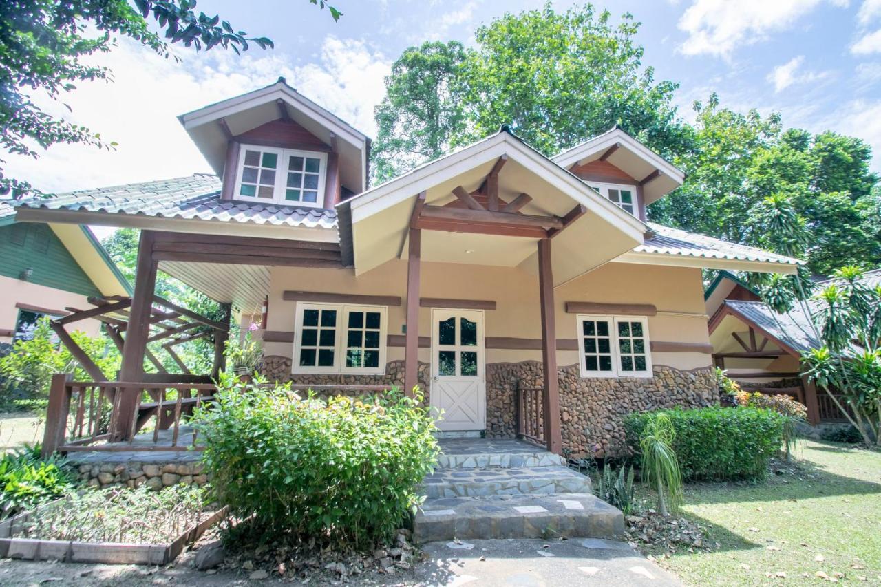 Capital O 1110 Khaoyai Cowboy City Resort Mu Si Exterior foto